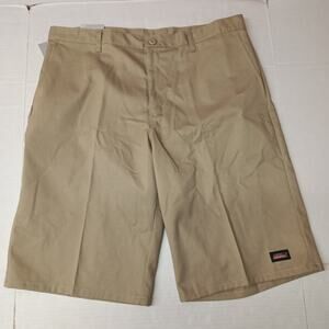 Dickies Flex Essential Work Short Relaxed Fit 13" Inseam Men's Size 38 Beige